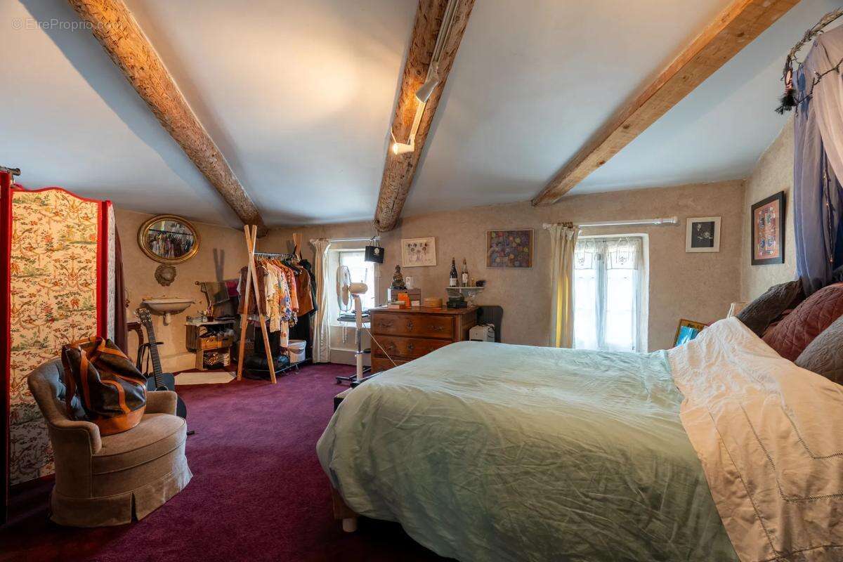 Bouc-Bel-Air – Grande Propriété Familiale avec Dépendance T3 - photo 23