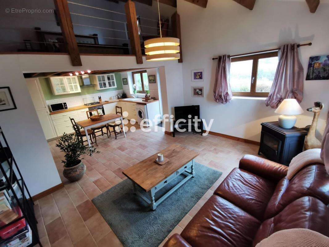 Maison à SAINT-SEVER-CALVADOS