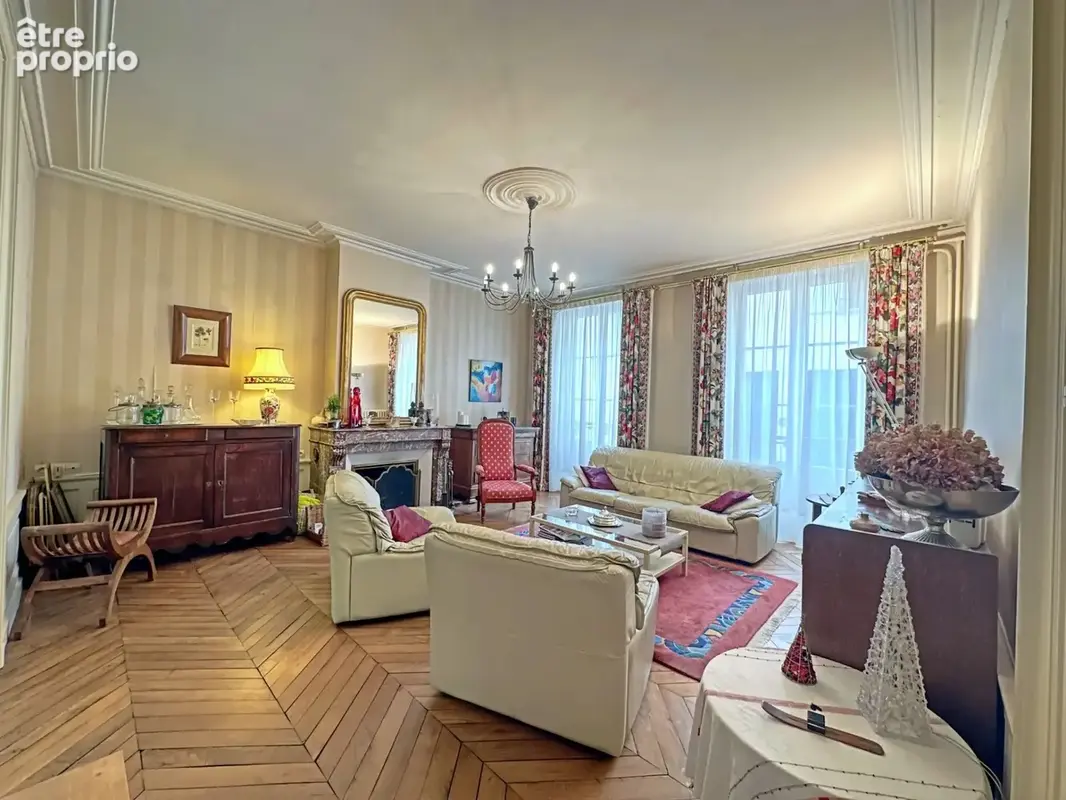 Maison 8 pièces 239 m² à vendre à Orleans (45000) - photo 2