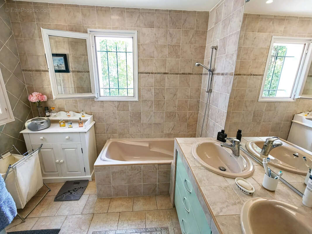 Maison 155 m² à Roquefort-Les-Pins  - photo 17