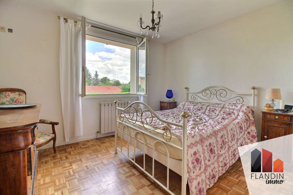 Maison à SAINT-GENIS-LAVAL