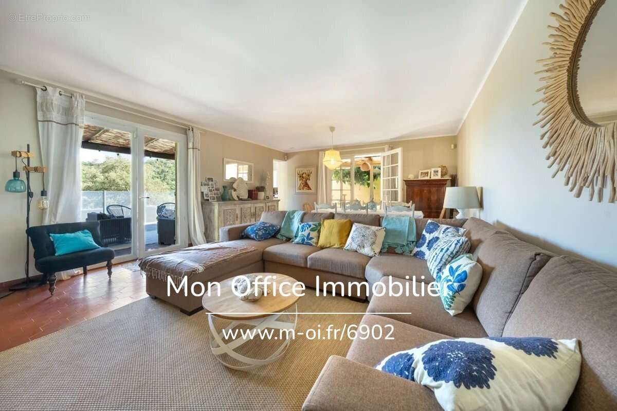 Référence : 6902-JDO - Villa provençale de charme avec piscine, studio indépendant et aperçu mer ! - photo 8