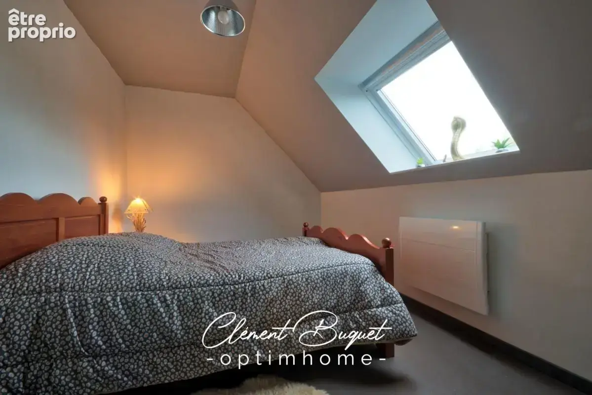  LE FAVRIL – Le confort d’une maison récente, le charme d’un grand jardin !  - photo 12