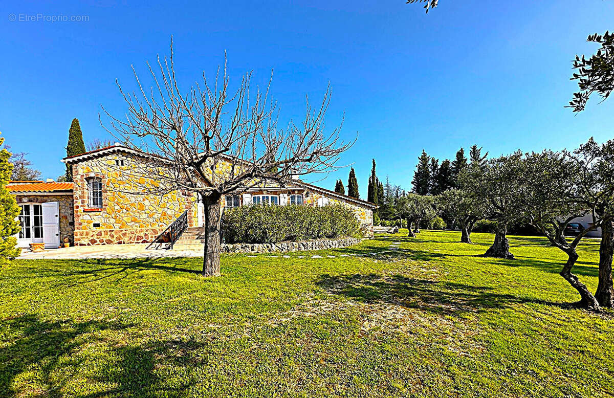 Maison à TOURRETTES