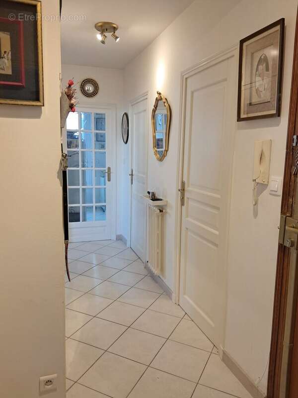 Couloir desservant les pièces  - Appartement à TOURS