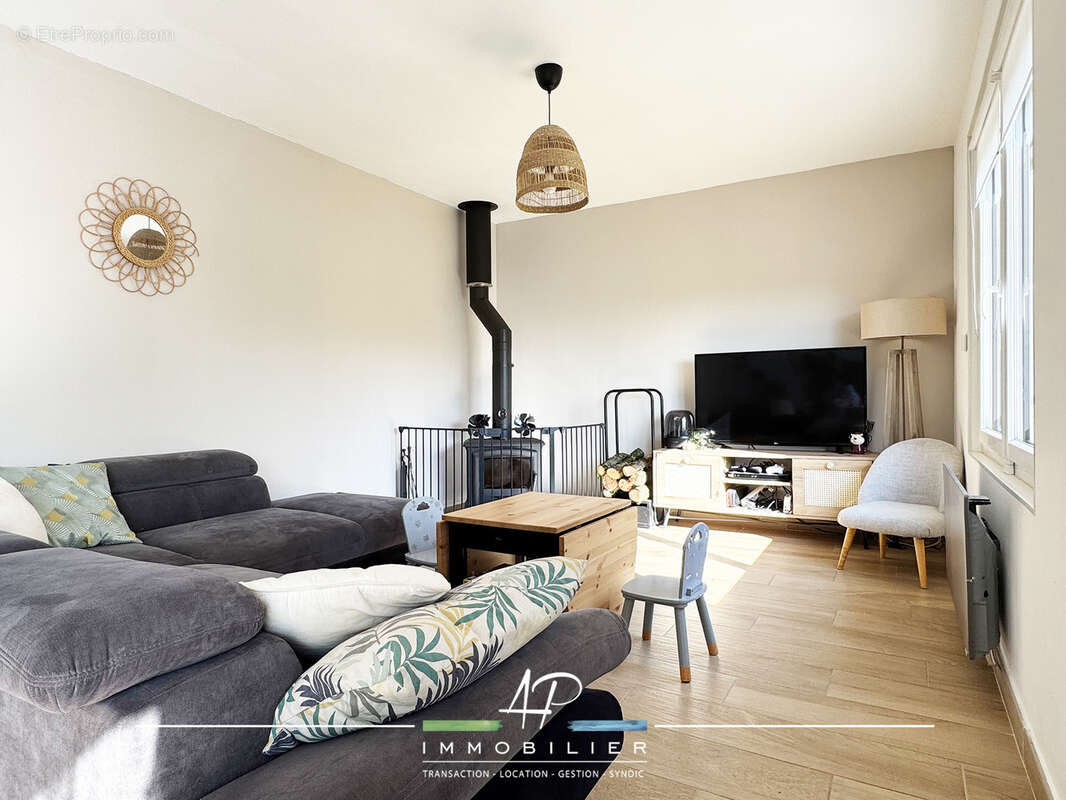 Maison à SAINT-JULIEN