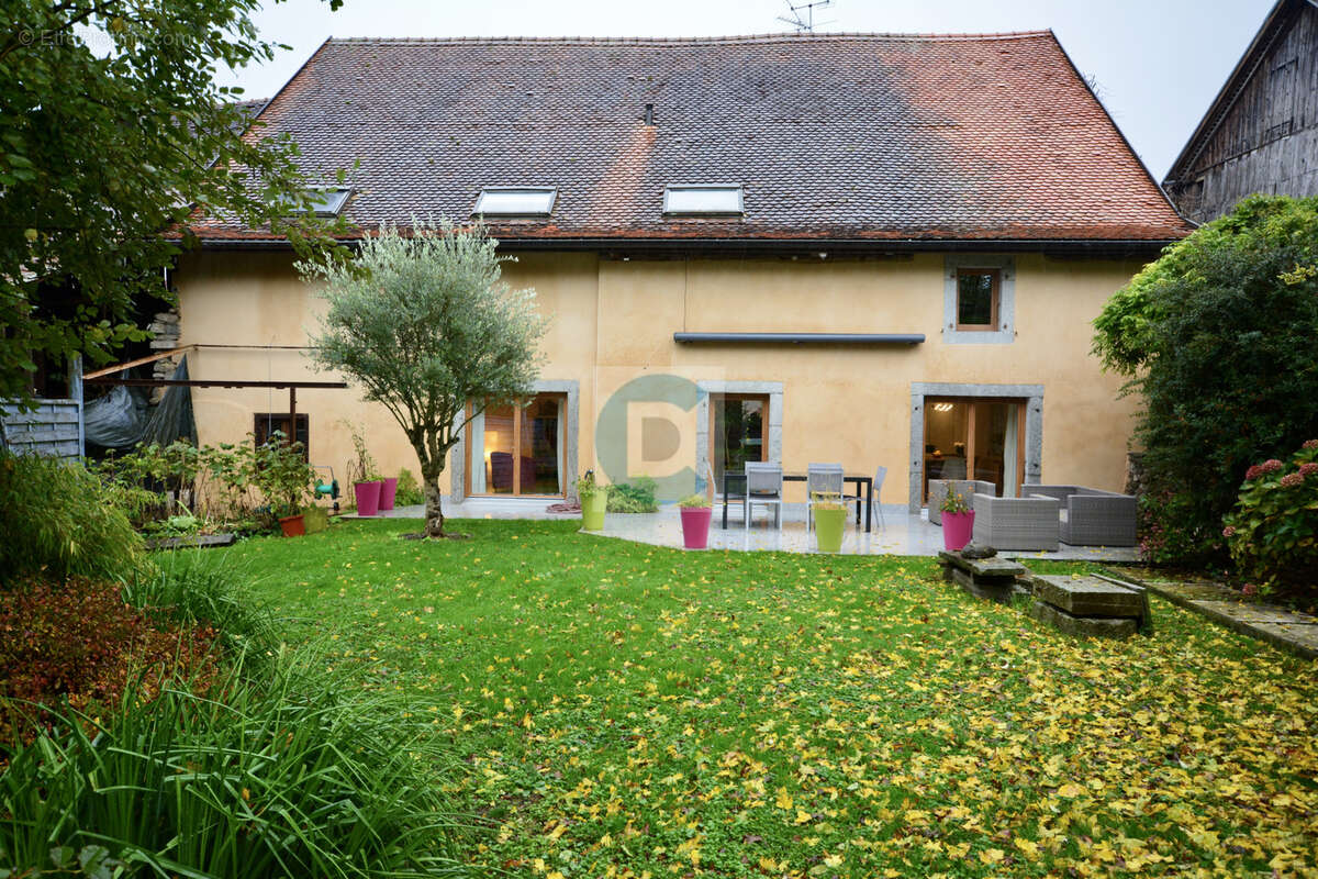 Maison à CORNIER