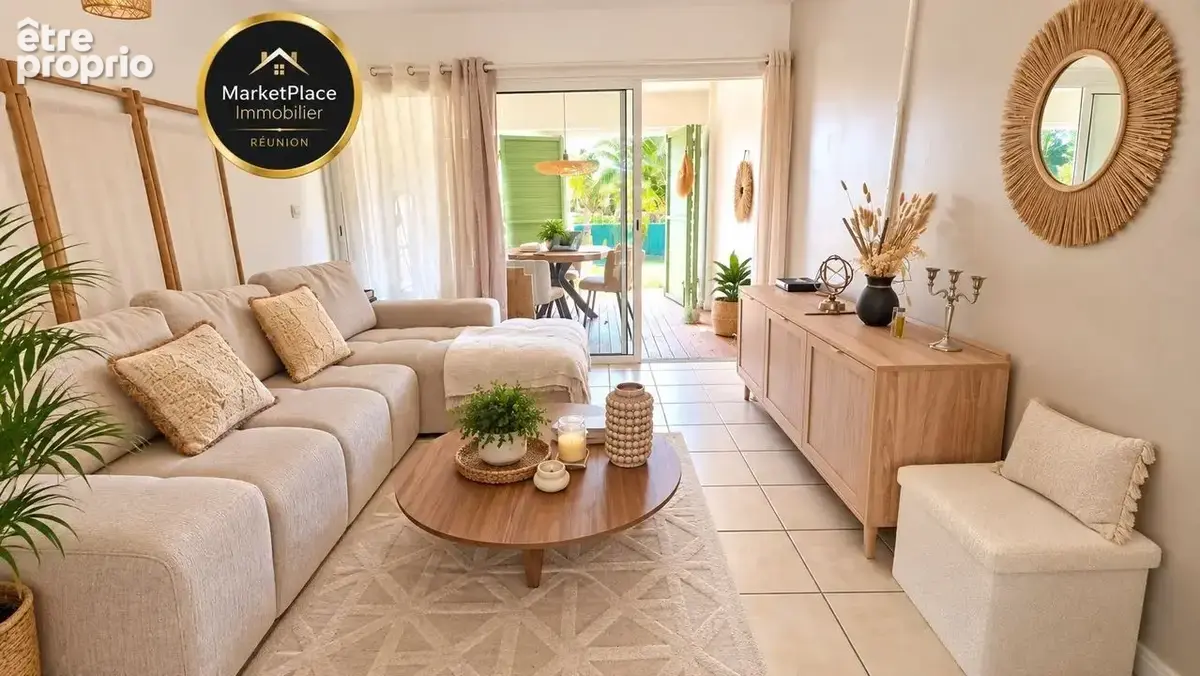 Le salon, appartement T2 en rez de jardin à Etang Salé les