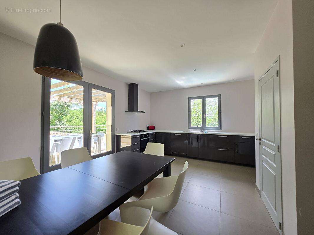 Villa moderne et confortable avec piscine, en bordure d'un golf - photo 9