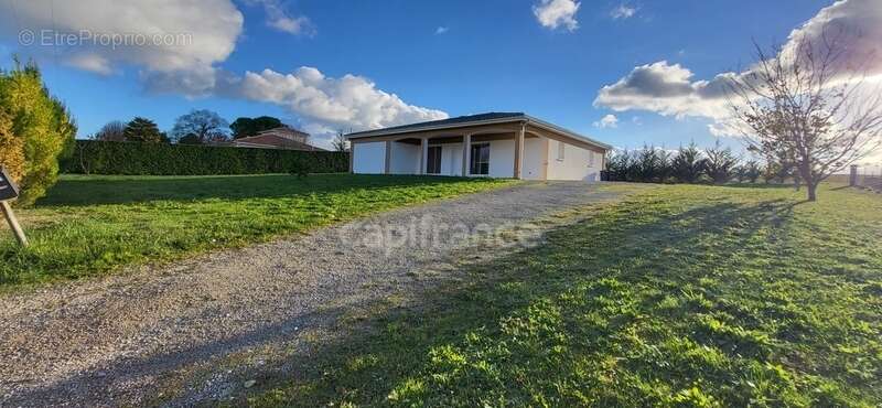 Maison à SALLES-DE-BARBEZIEUX