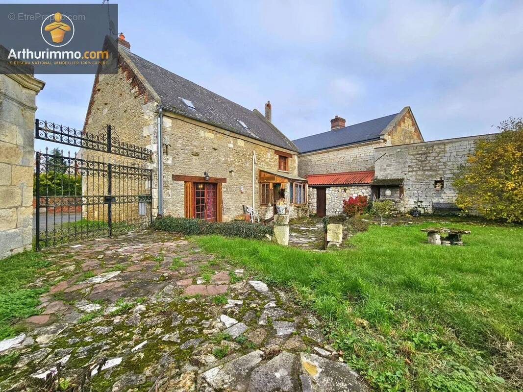 Maison à ESTREES-SAINT-DENIS