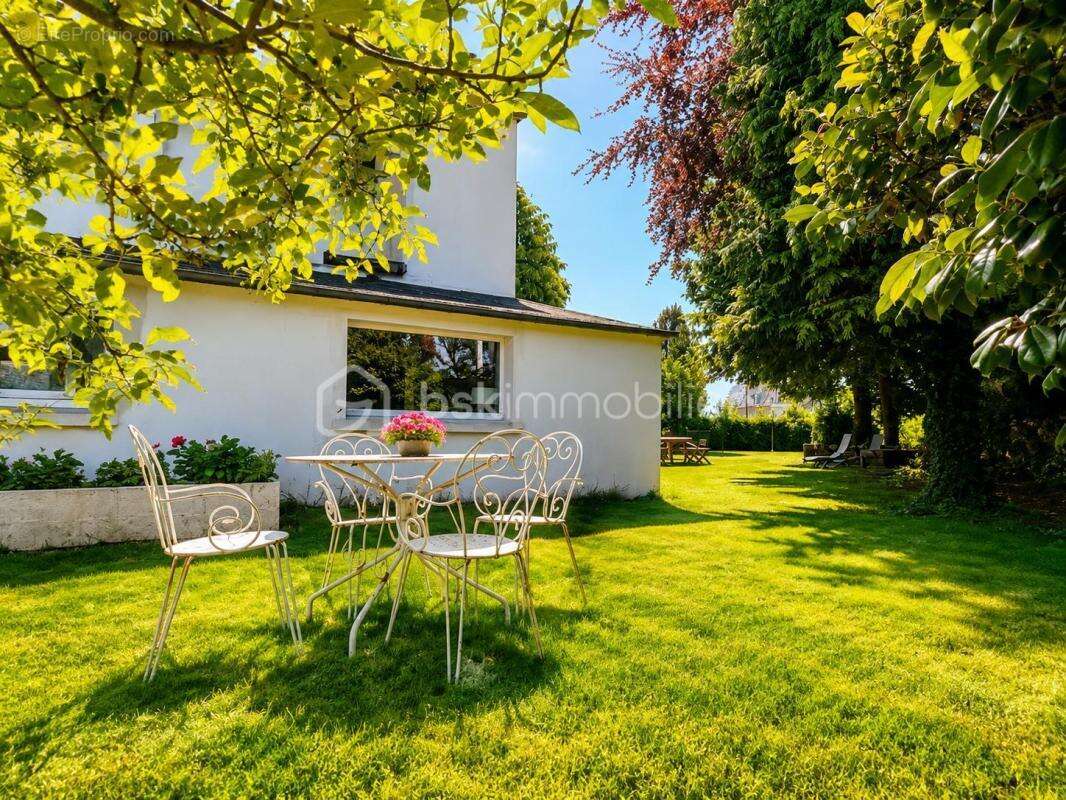 Maison de caractère 8 pièces avec jardin clos et potentiel d’évolution - photo 16