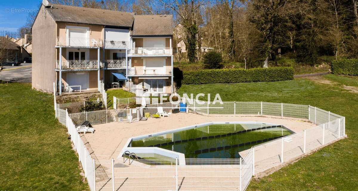 Appartement à SALLES-CURAN