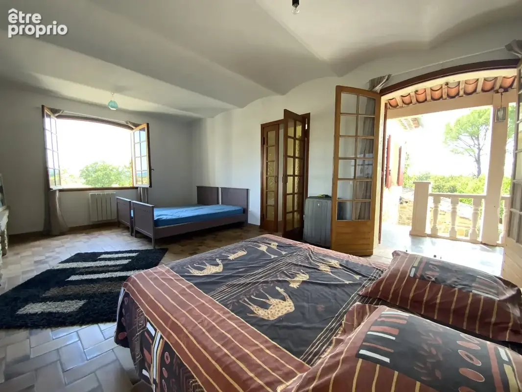 Maison en pierre avec piscine et son terrain 3000 m2 - photo 19