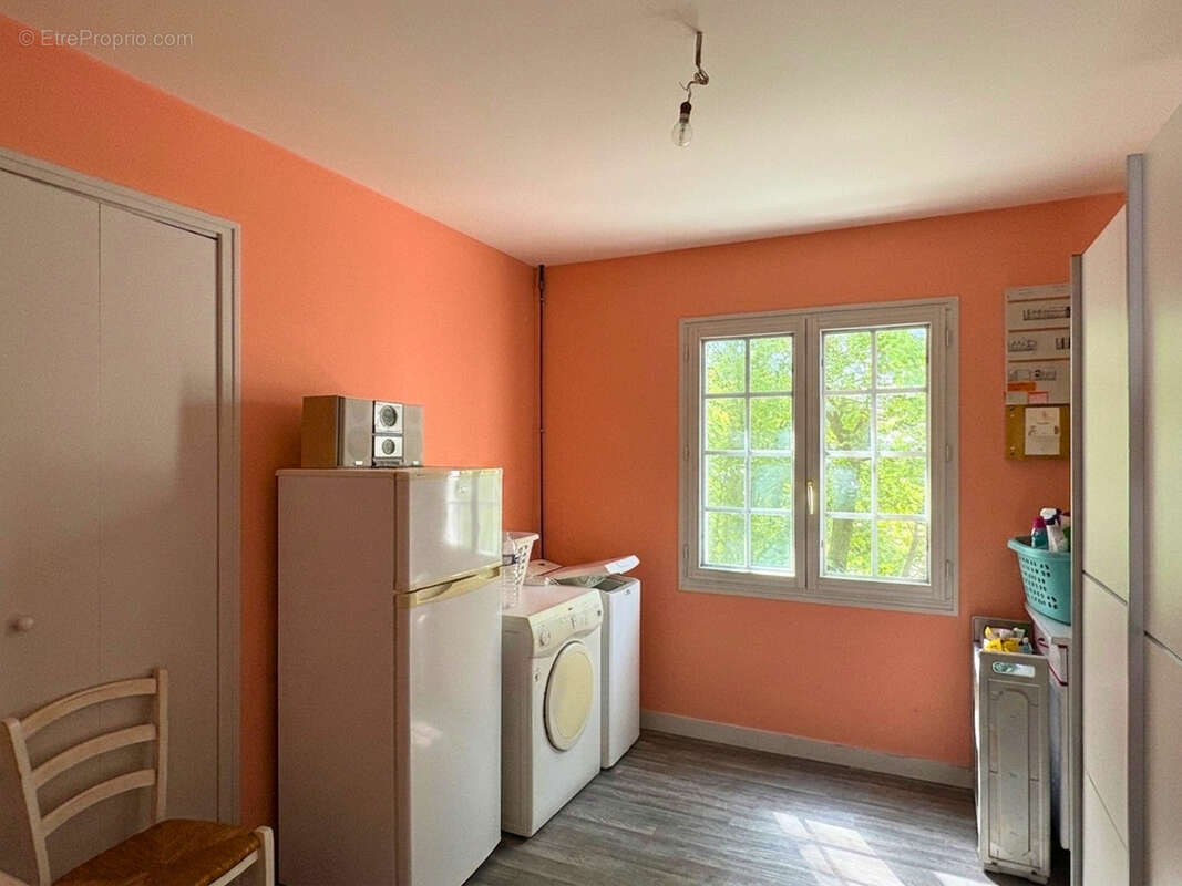 MAISON de plain-pied au coeur des bois avec 4 chambres, garage et dépendances aux portes de COGNAC - photo 15