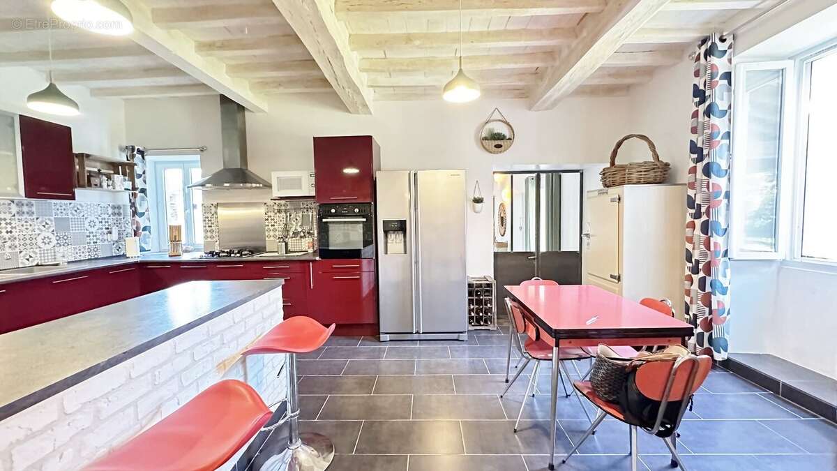 Maison bourgeoise du XVIIe siècle à vendre proche de Dax  Propriété de caractère avec dépendances, piscine et grand terrain - photo 5