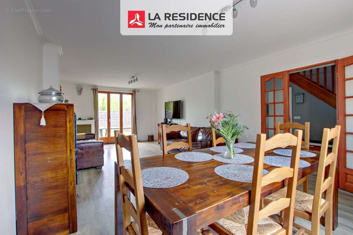 Maison à MAURECOURT