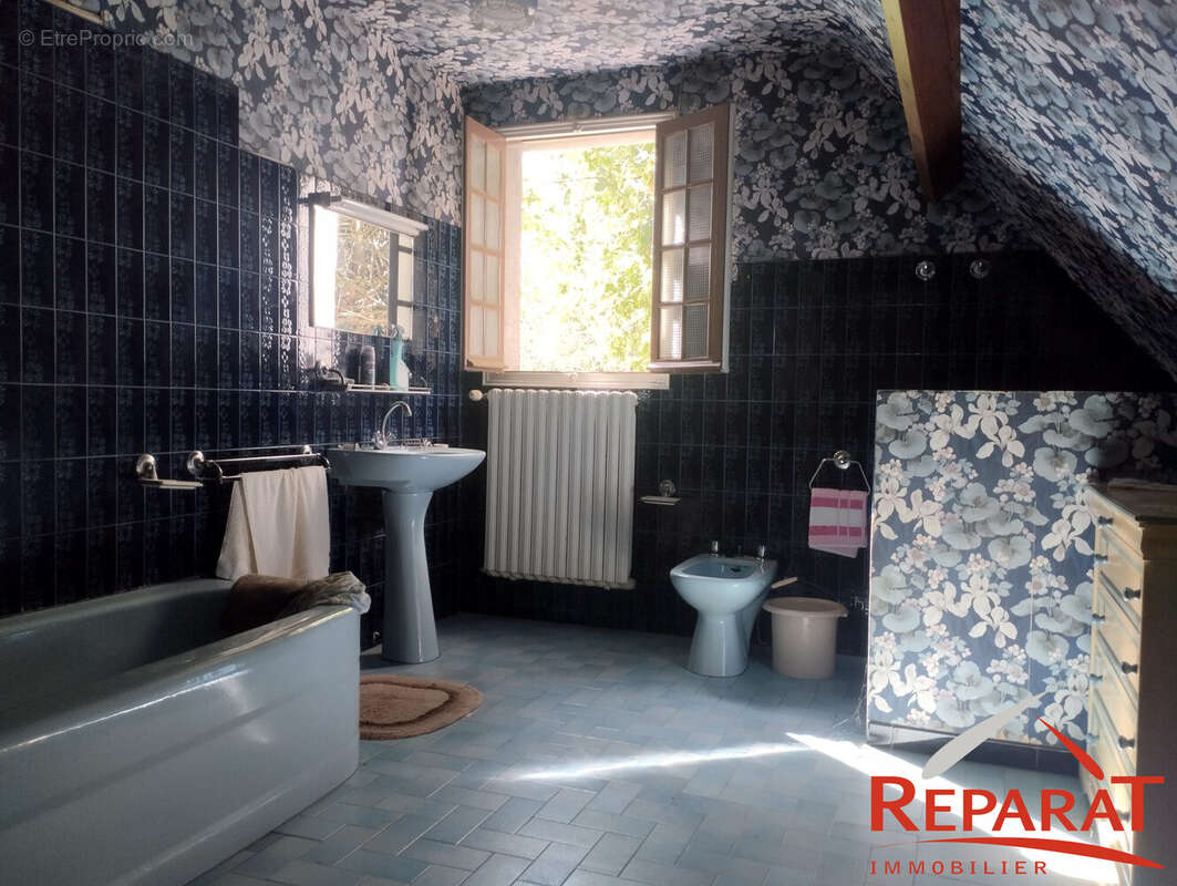 Maison à SAINT-CYR-LA-ROCHE