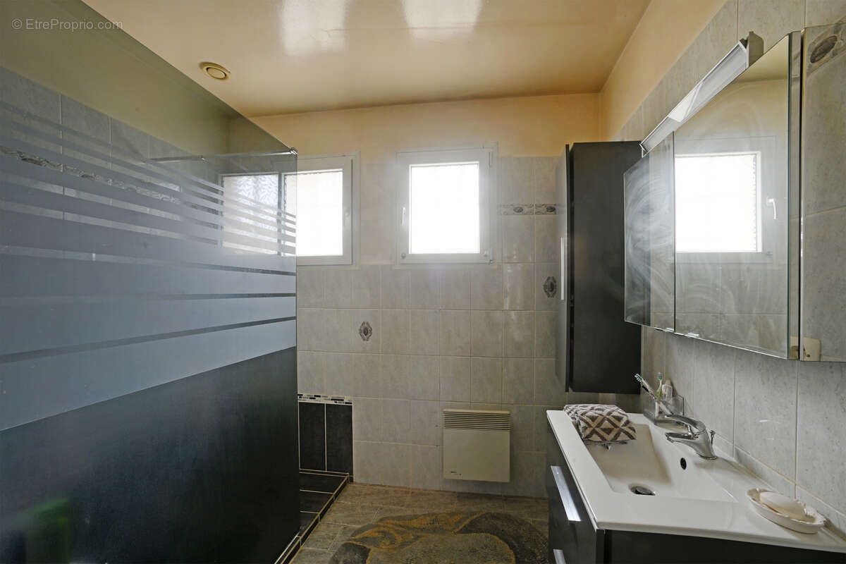 Maison à JONQUIERES-SAINT-VINCENT