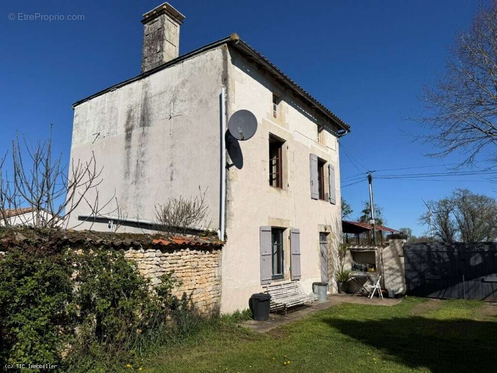 Maison à VILLEFAGNAN