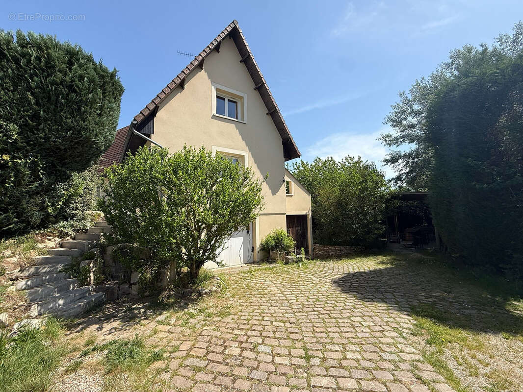 Maison à BRIERES-LES-SCELLES