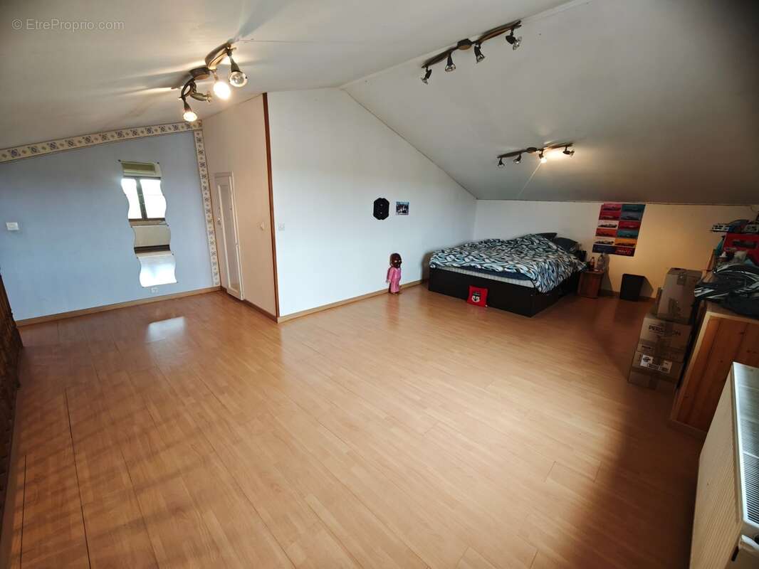 Maison de caractère 221 m²  Possibilité 2 logements indépendants  Lavangeot (39700) - photo 3