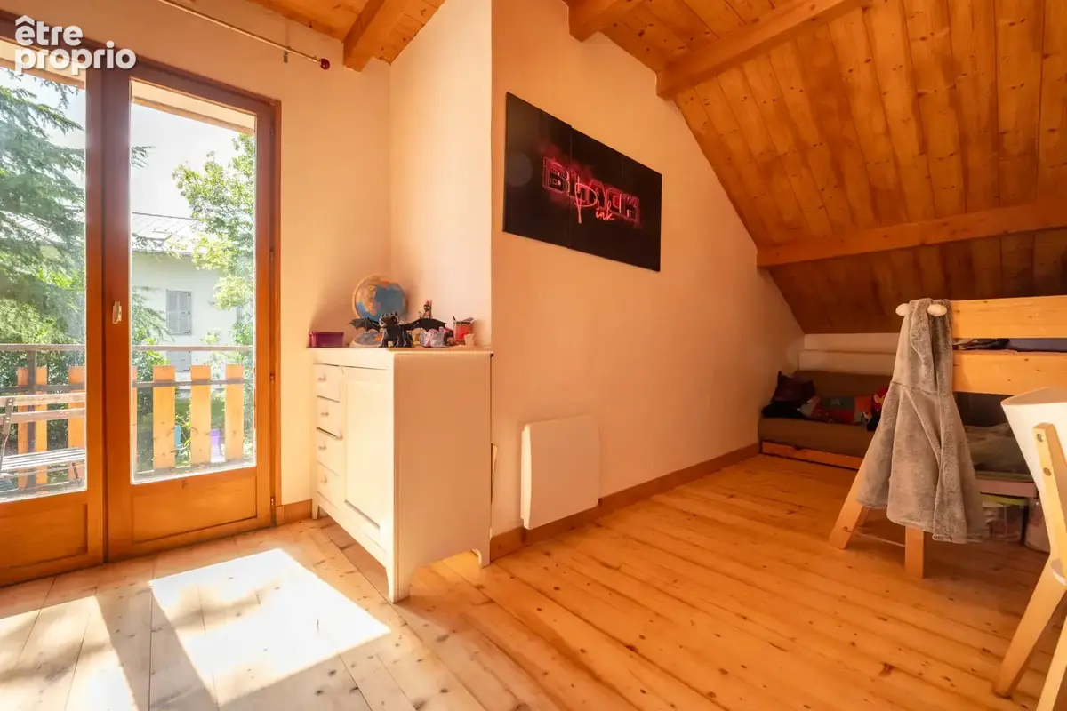 Maison dans un environnement calme et verdoyant - photo 15