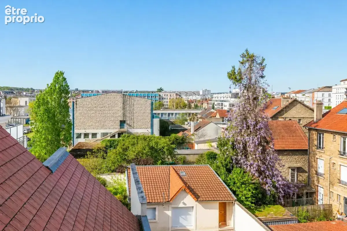 POISSY – Deux pièces au dernier étage avec grande terrasse - photo 11