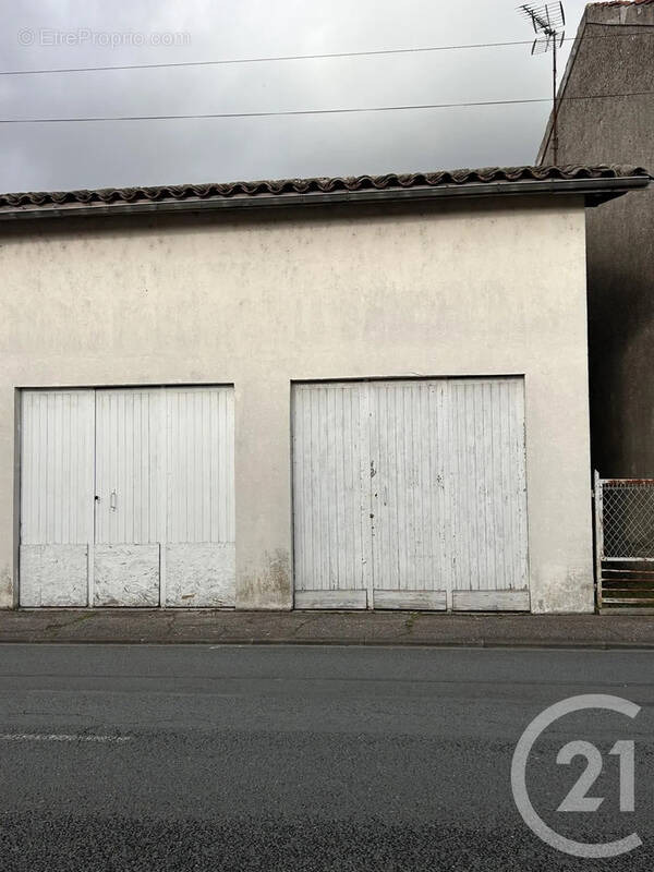 Maison à COUTRAS