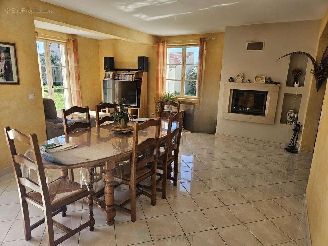 Maison à SAINT-MARTIN-EN-BIERE