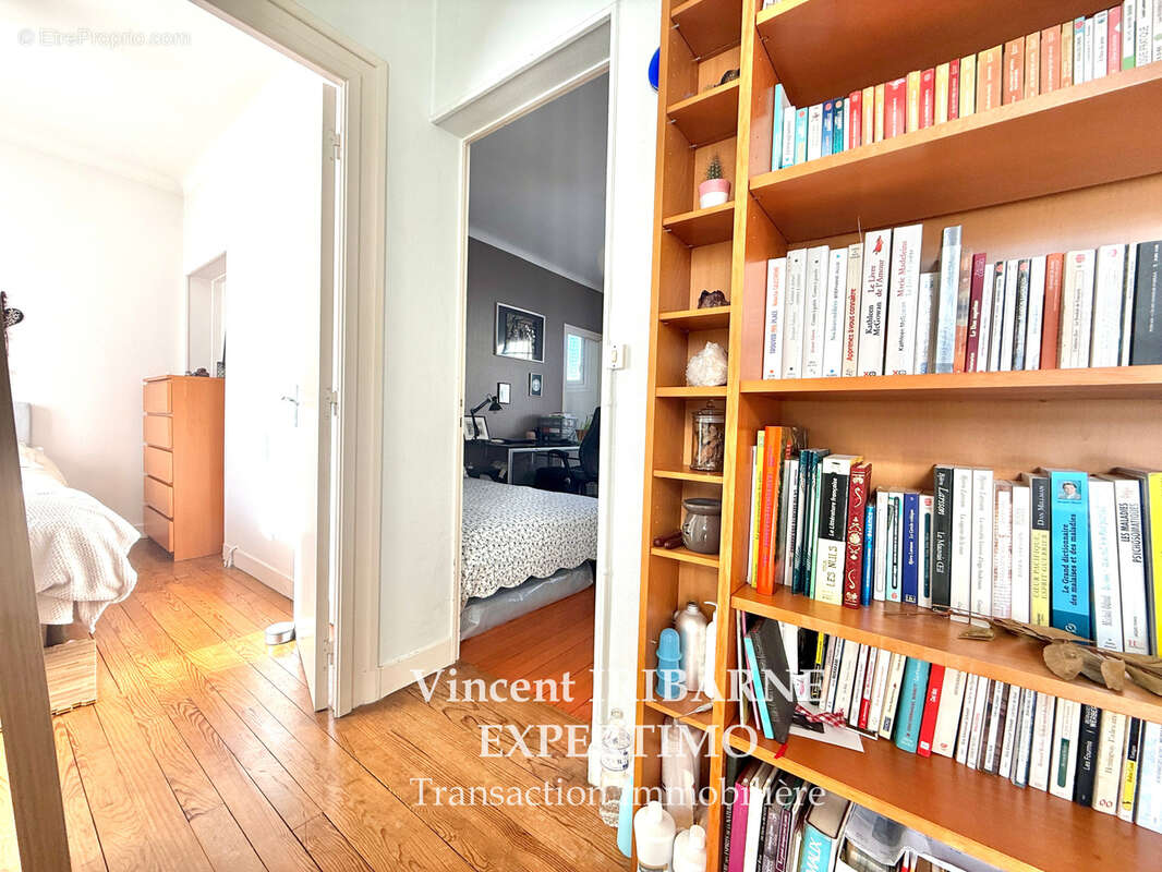 Maison de Ville, Saintes Centre Rive Gauche, 2 Chambres et Cour - photo 4