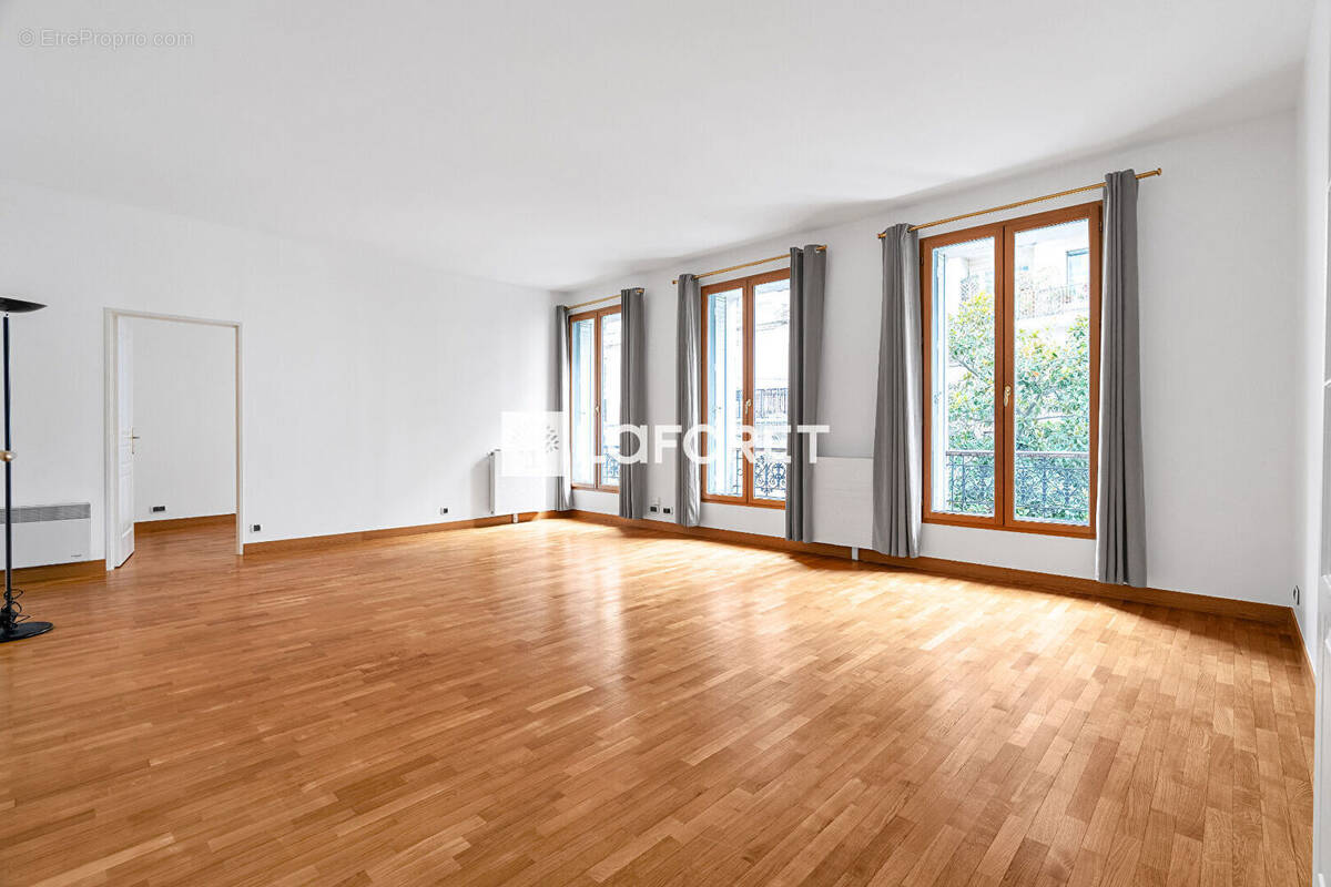 Appartement à PARIS-16E