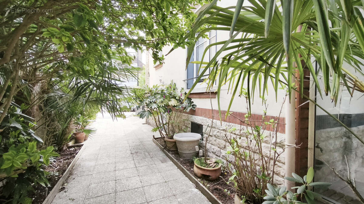 Maison à PONT-SAINTE-MARIE