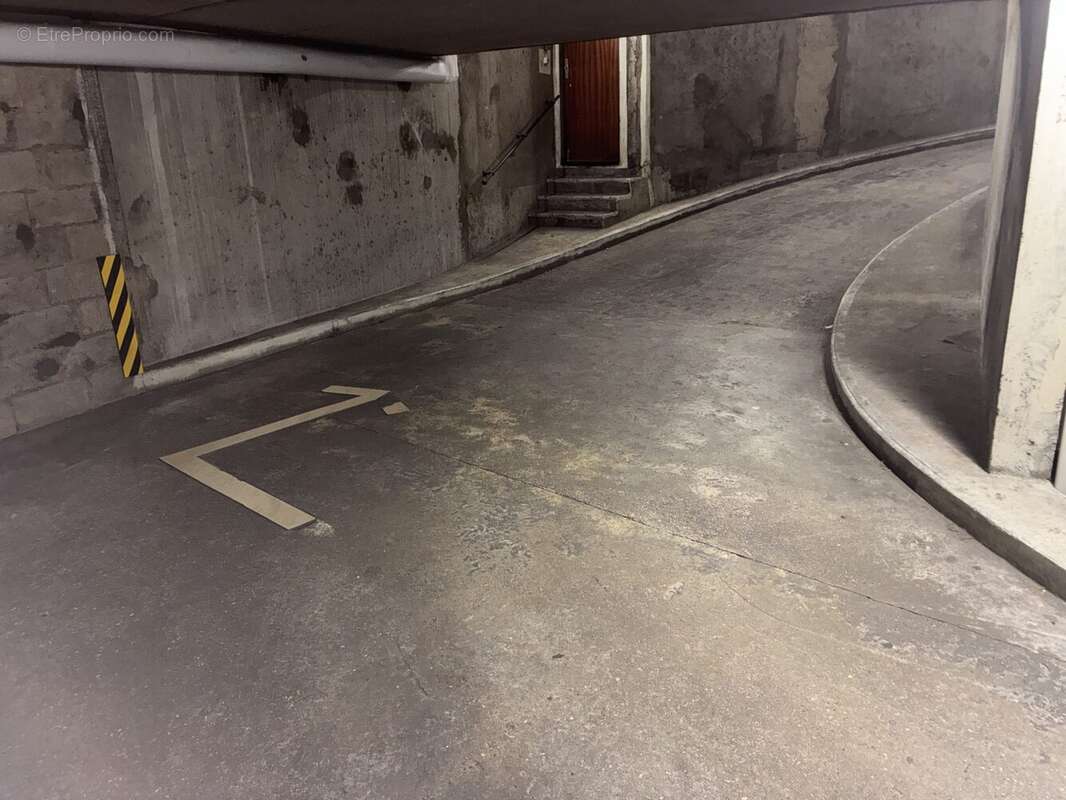 Parking à PARIS-15E