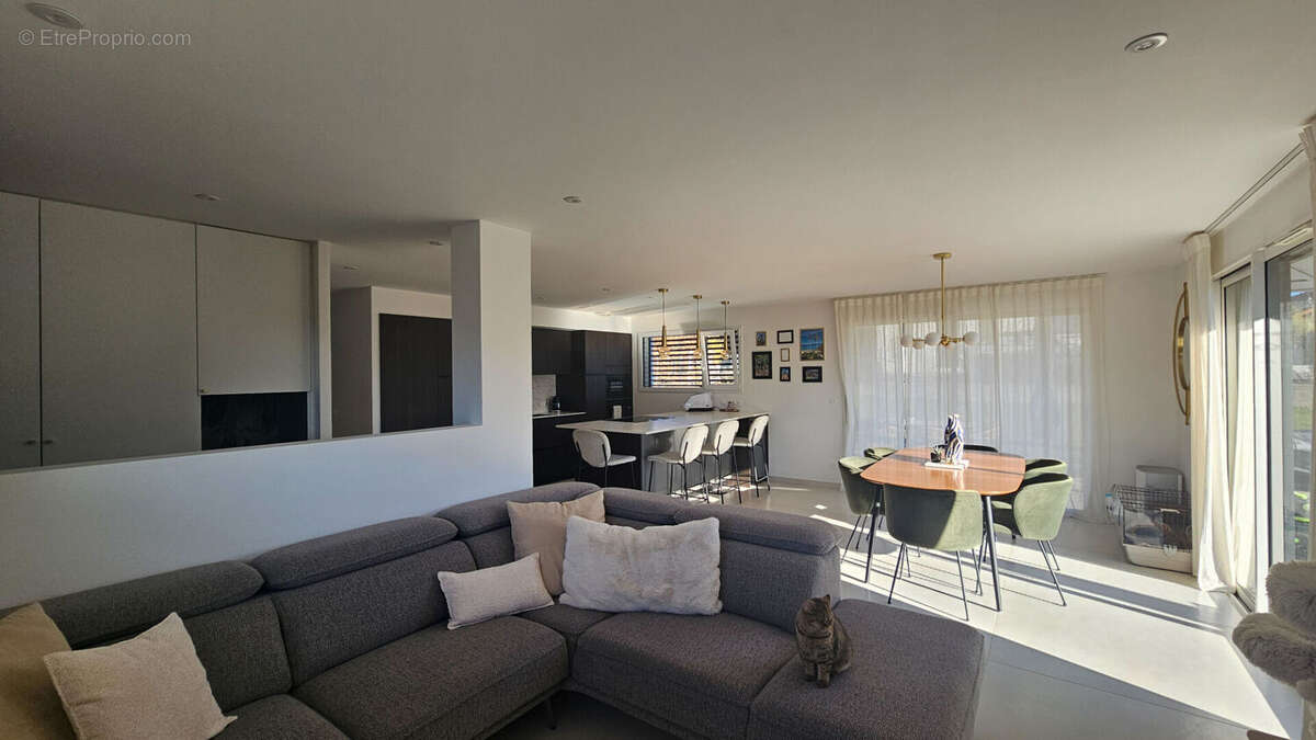 Maison à CHENS-SUR-LEMAN