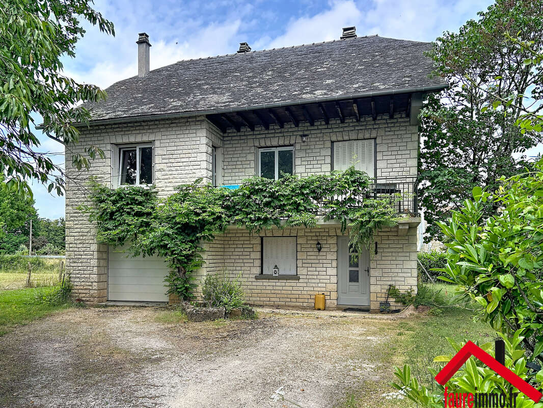 Maison à SAINT-PANTALEON-DE-LARCHE