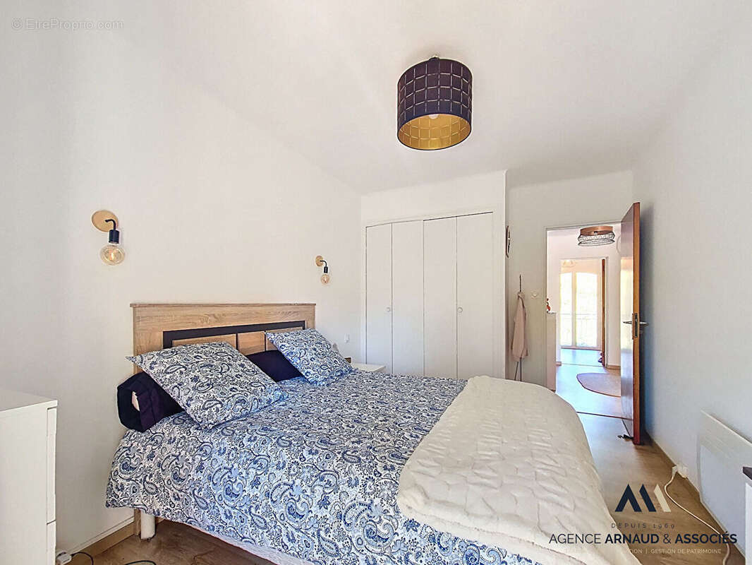 Appartement à SAINT-CYR-SUR-MER