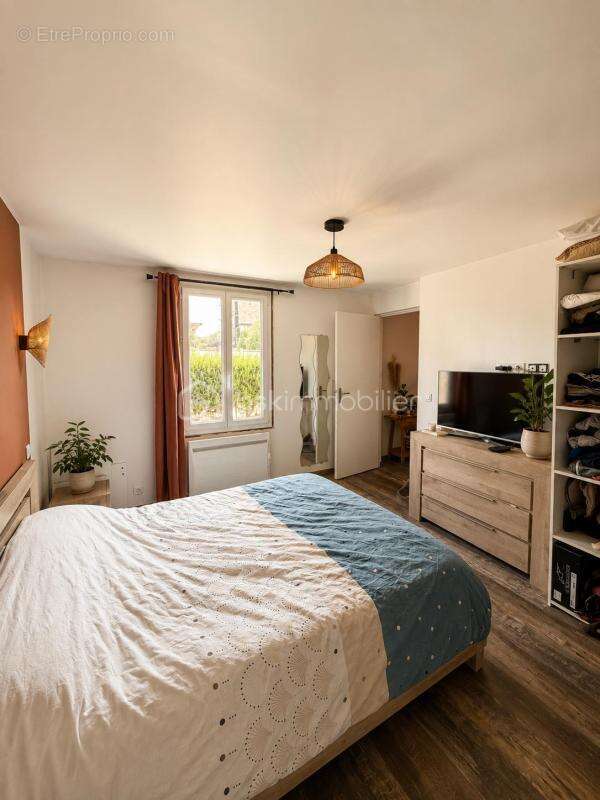 Maison de plain-pied 65 m² avec combles aménageables et terrasse, au calme en impasse — Tourny - photo 9