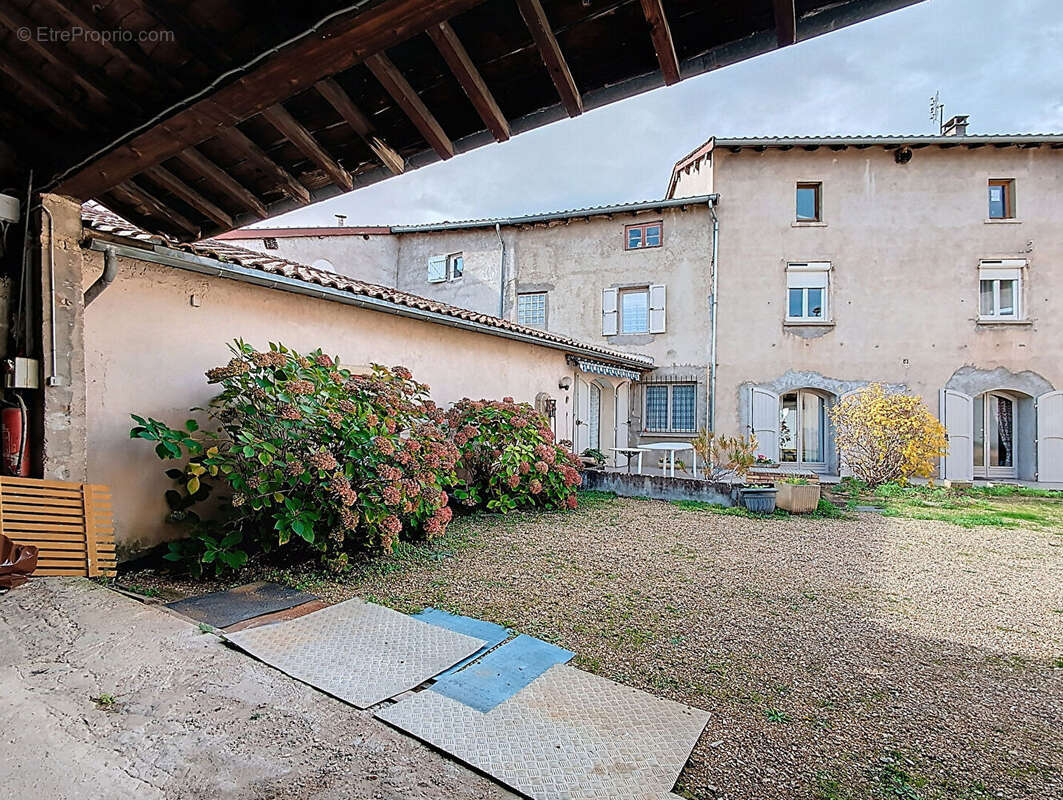 Maison à SAINT-ETIENNE-DES-OULLIERES