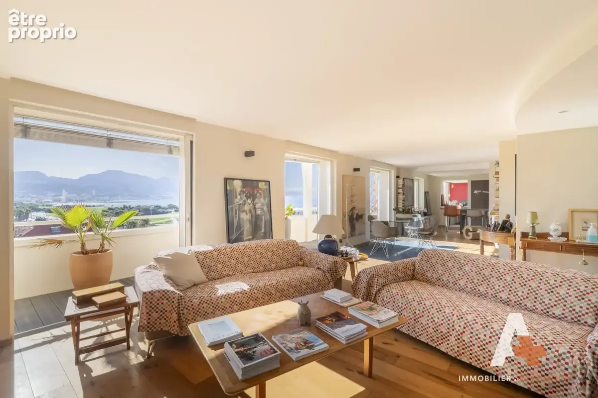 Marseille 8éme Vue Mer, étage élevé, 110m2, traversant avec extérieur - photo 4