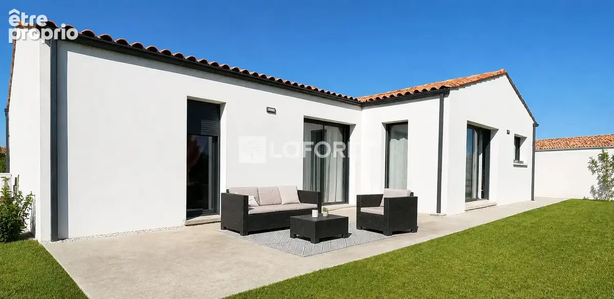 Photo Maison à Saint-Romain-De-Benet au prix de 267 000€