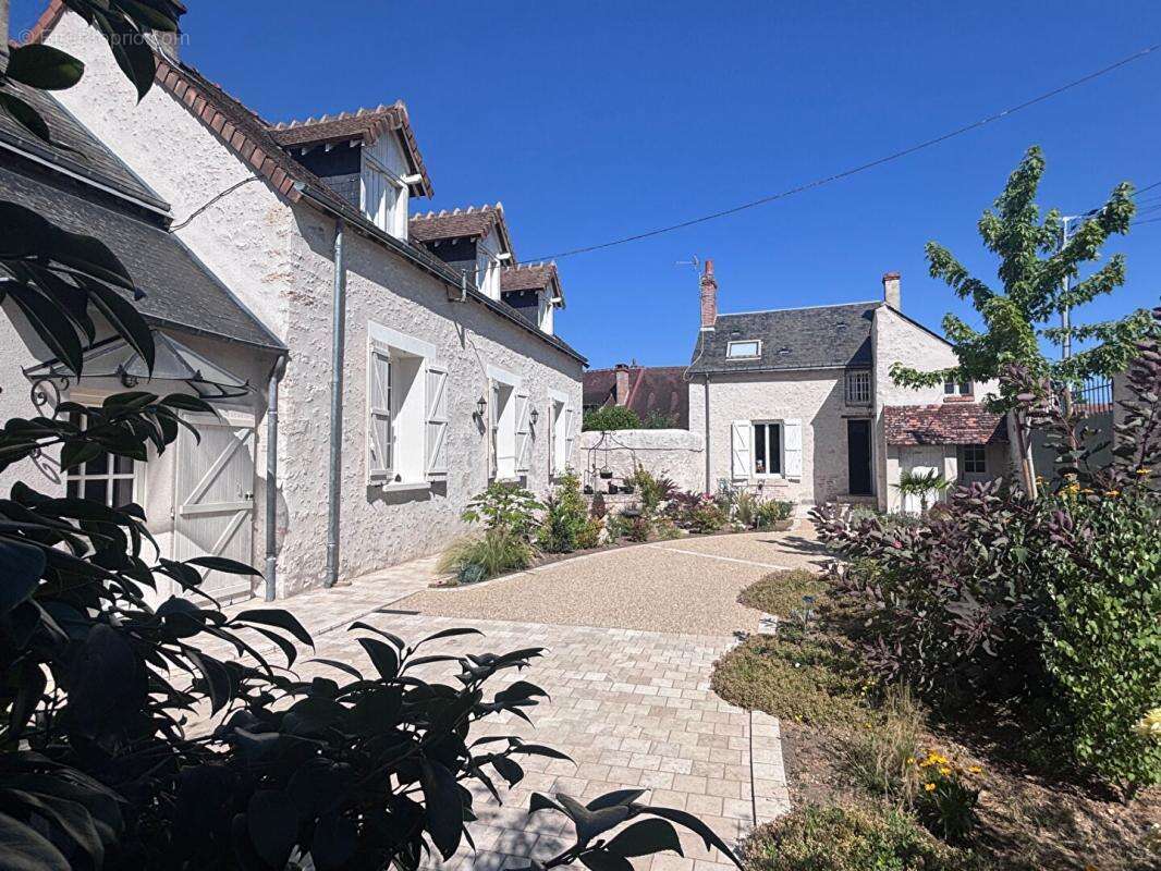 Ensemble de deux Maisons Saint Denis sur Loire 7 pièce(s) 179 m2 - photo 2