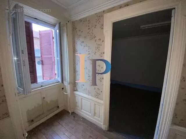 Appartement à COURS-LA-VILLE