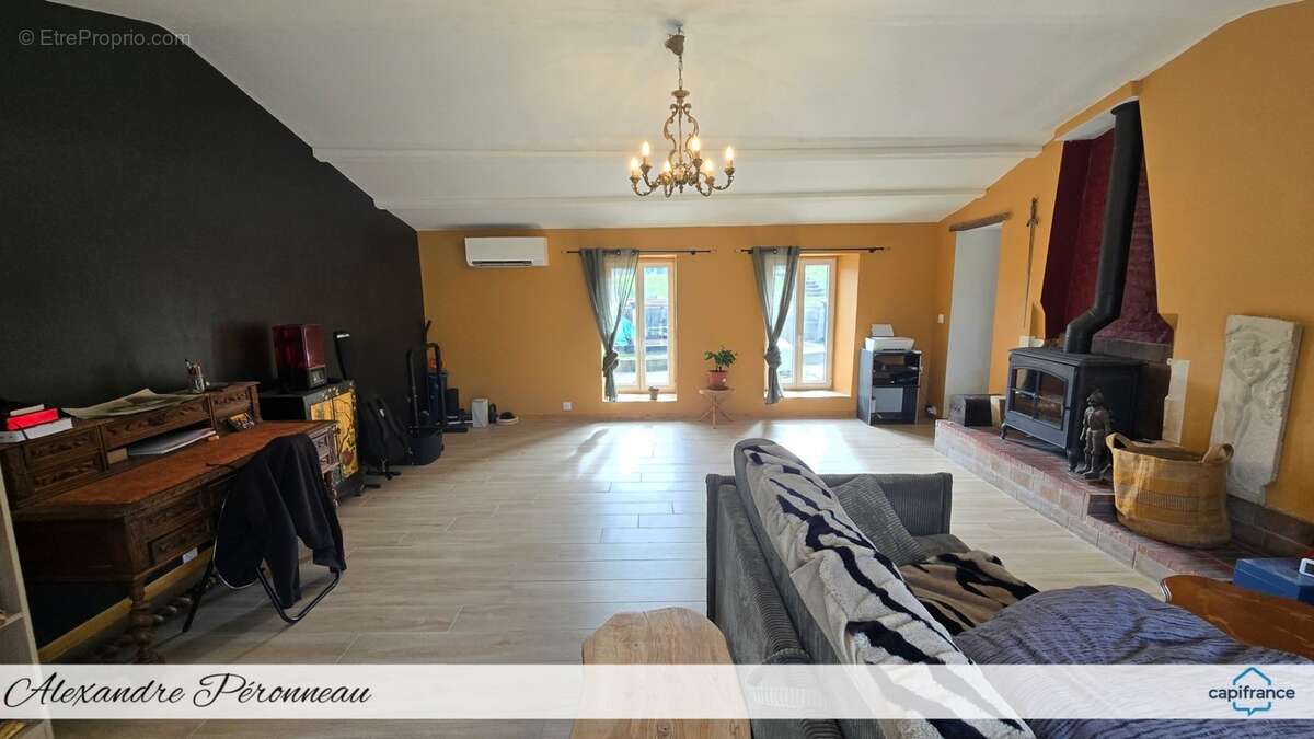  Maison de ville rénovée avec jardin – Proche La Rochelle – Secteur Usseau - photo 3
