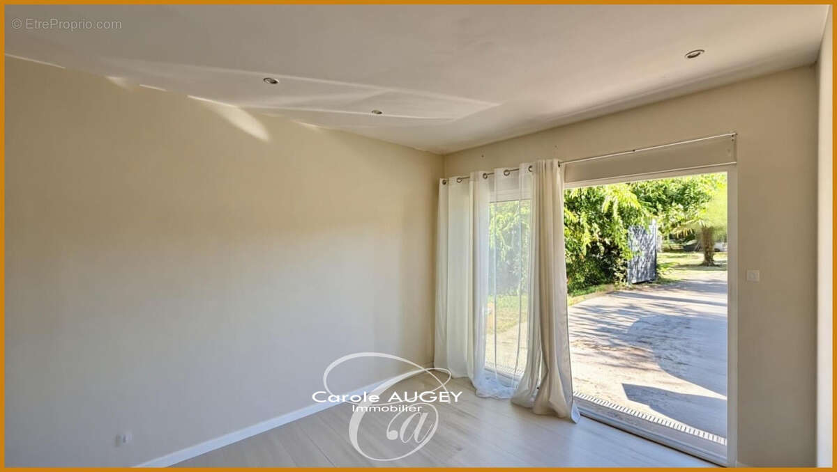 Maison à AMBARES-ET-LAGRAVE