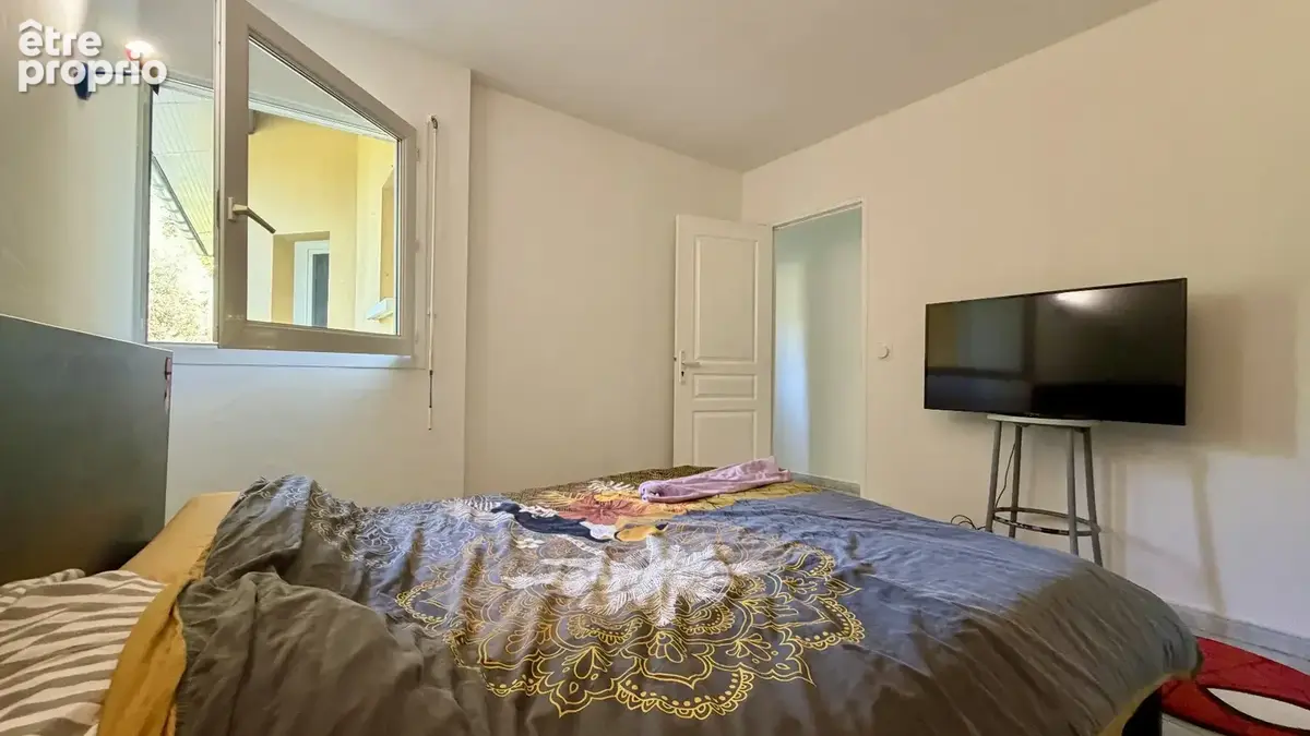 Maison T6 de 175 m² avec piscine plein sud, pool house et jacuzzi sur un terrain de 3 500 m² - photo 16