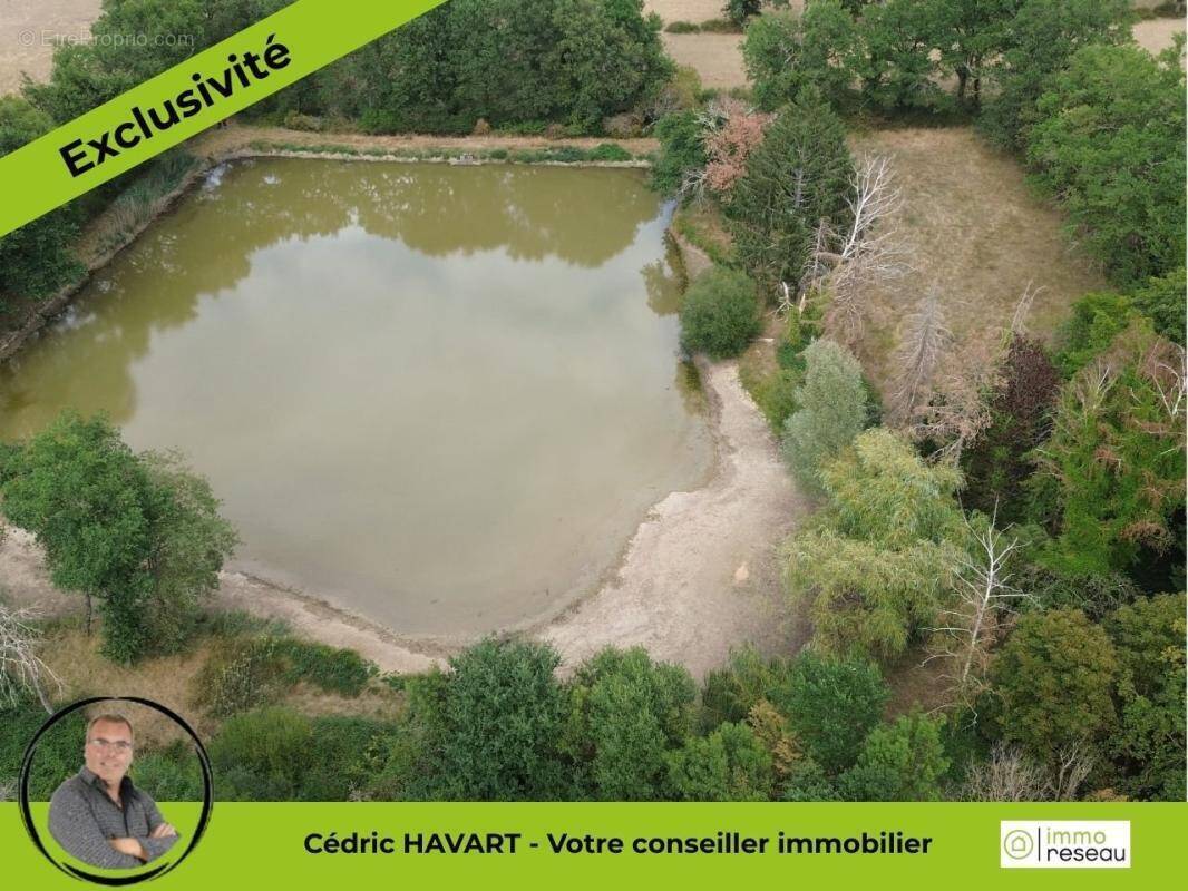 Terrain à LIGNAC