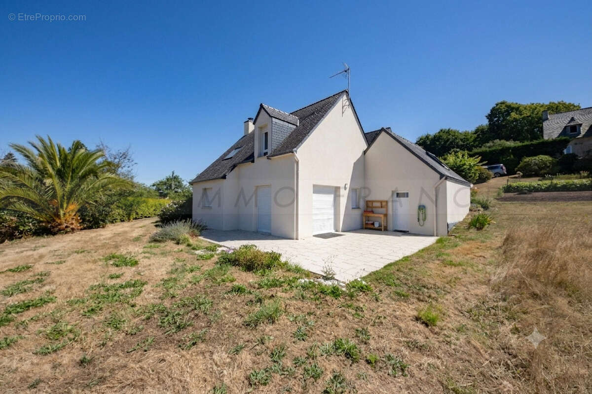 A vendre - crozon - tres belle maison de 91 m2 - 3 chambres - terrain de 1700 m2 - belle vue mer - photo 2