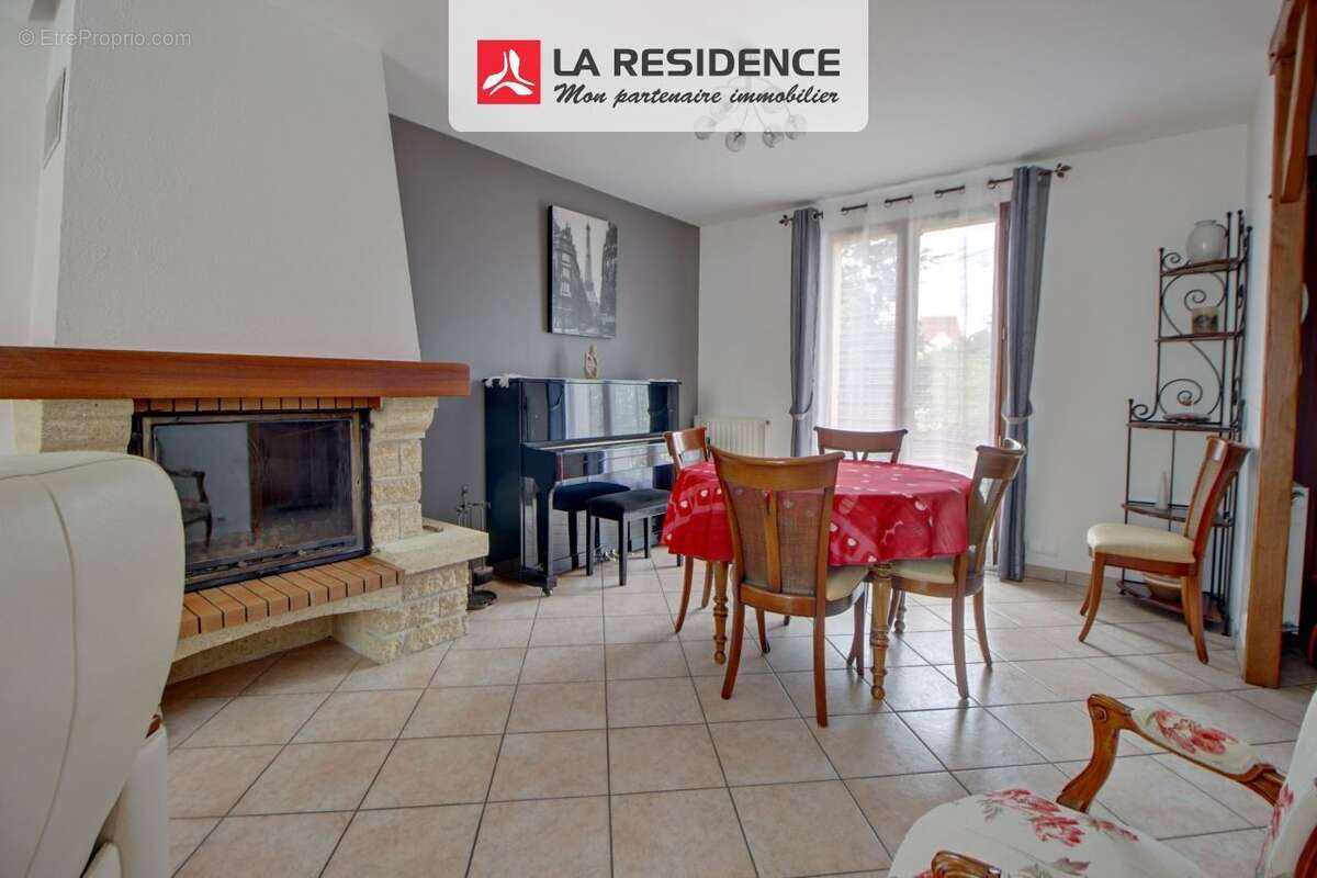 Maison à LES CLAYES-SOUS-BOIS