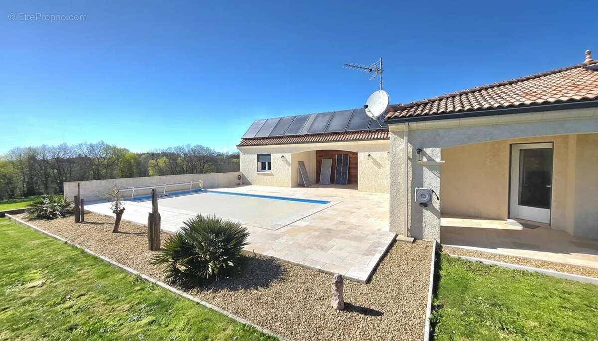 Maison à MONTAIGU-DE-QUERCY